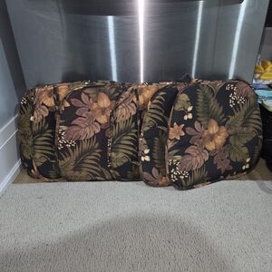 Like New! Floral Cushion Set Of 6